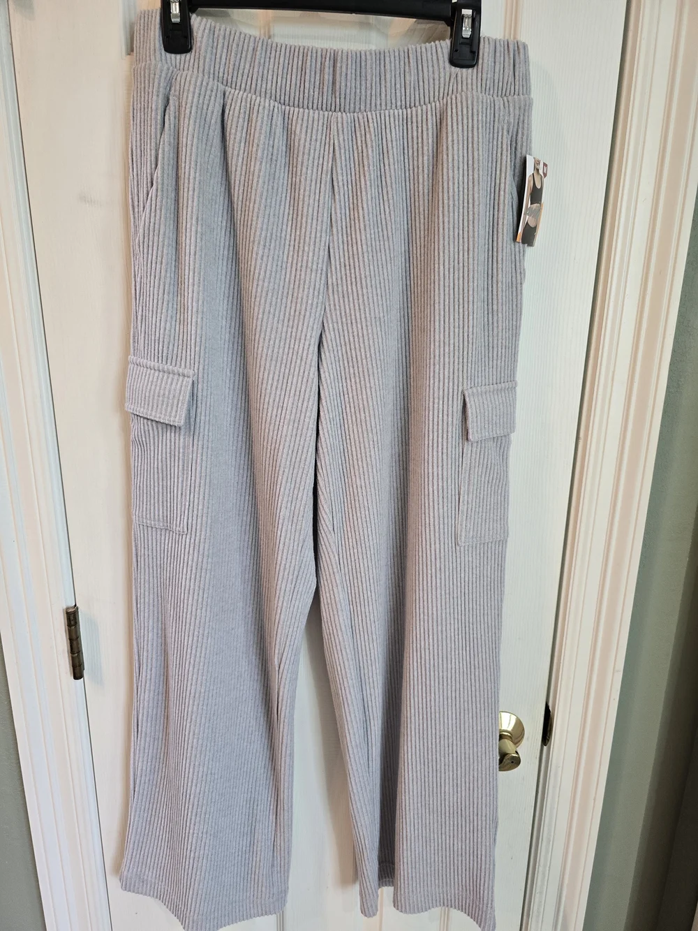 Avia Light Gray Ribbed Wide-Leg Cargo Pants Size Medium New With Tags - Picture 1 of 3